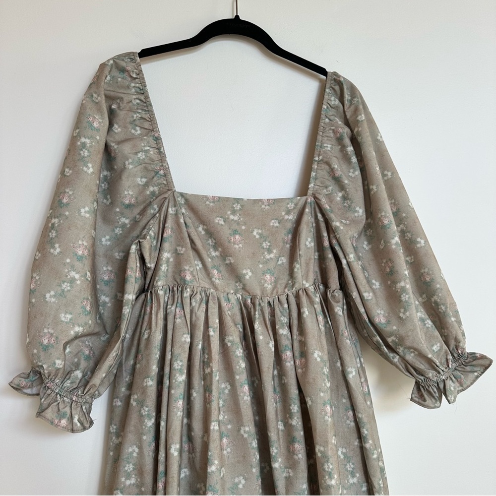 Carly Jean Los Angeles Sage Floral Maxi Dress - Picture 4 of 13